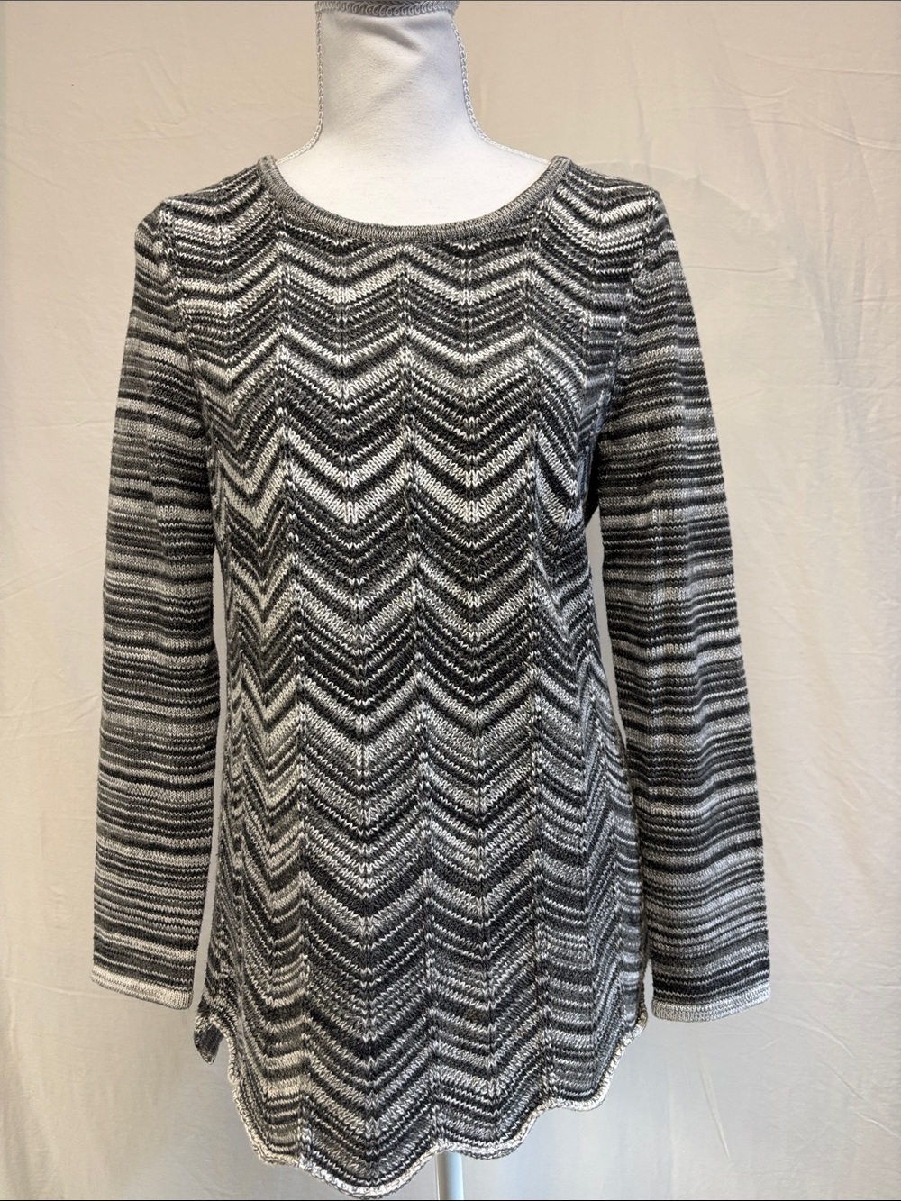 Alia Black & White Chevron Knit Long-Sleeve Top